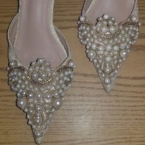 Pearl Embellished Kitten Hill